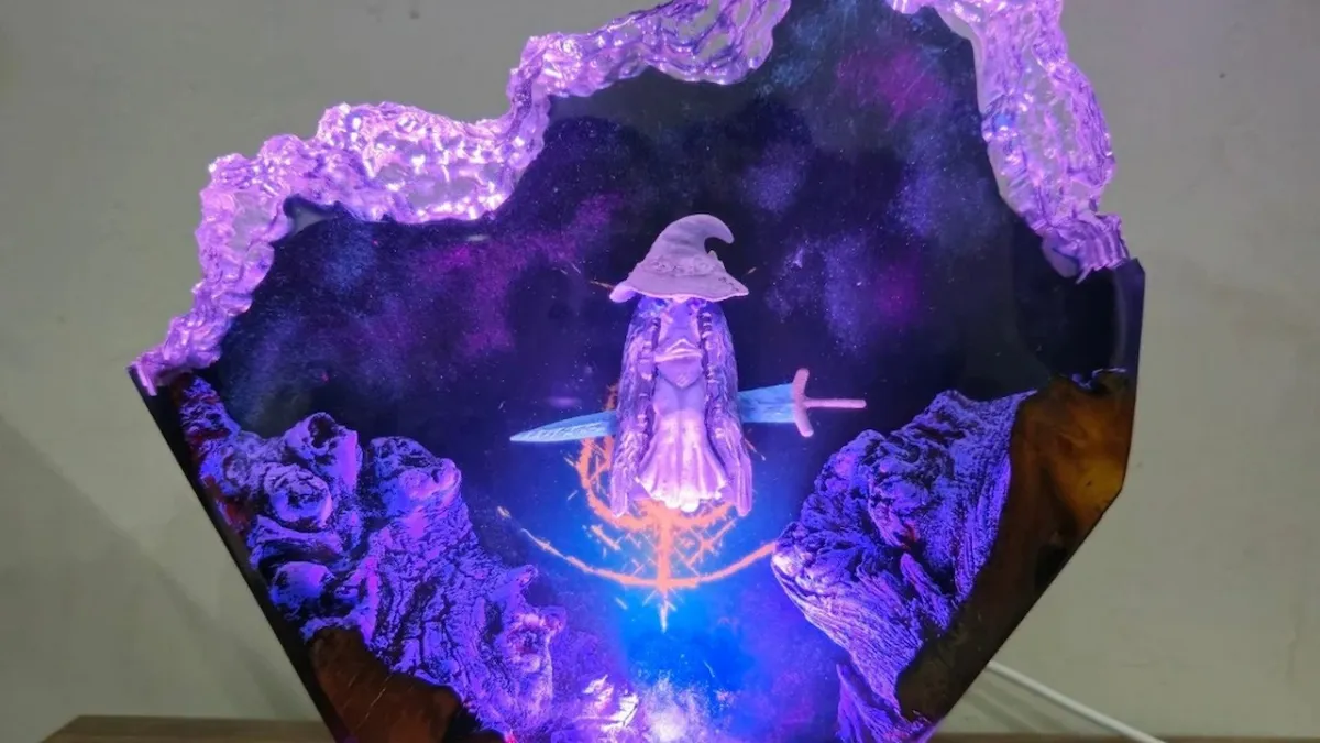 Ranni Resin Lamp